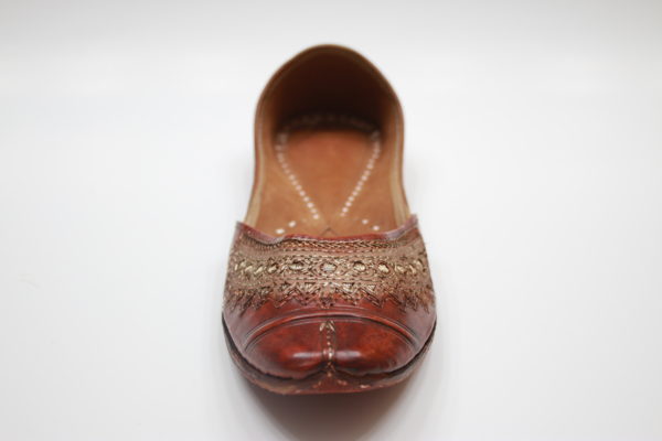Leather Jutti with gold zari - Image 5