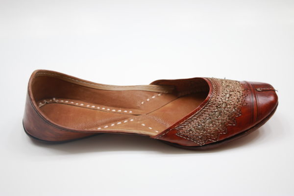 Leather Jutti with gold zari - Image 2